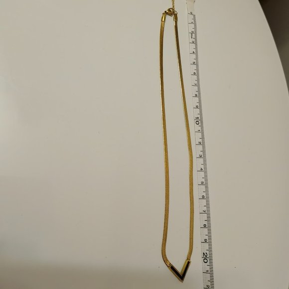 Golden colour necklace - Picture 3 of 7